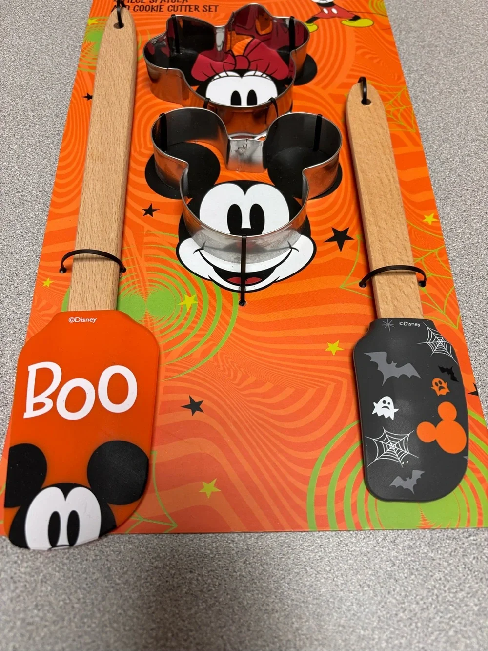 Disney 4 piece spatula and cookie cutter set